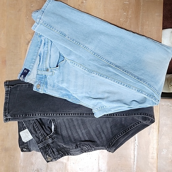 Two pair of Hollister skinny jeans - Picture 4 of 4